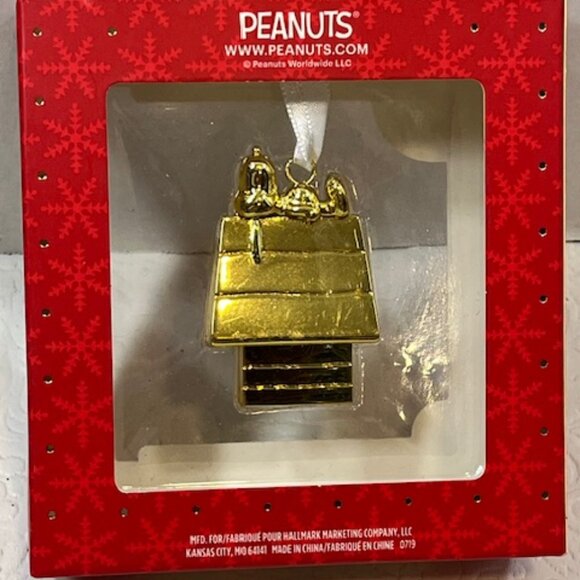 Peanuts Snoopy On Top of Doghouse Gold Christmas Tree Ornament 1.5"x2.5" NEW - Picture 3 of 9